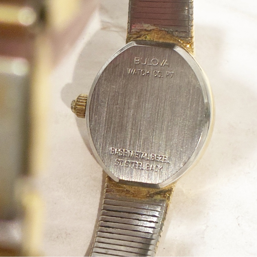 Vintage Caravelle Bulova Watch Ladies 1986 Petite Integrated Bracelet - Picture 5 of 5